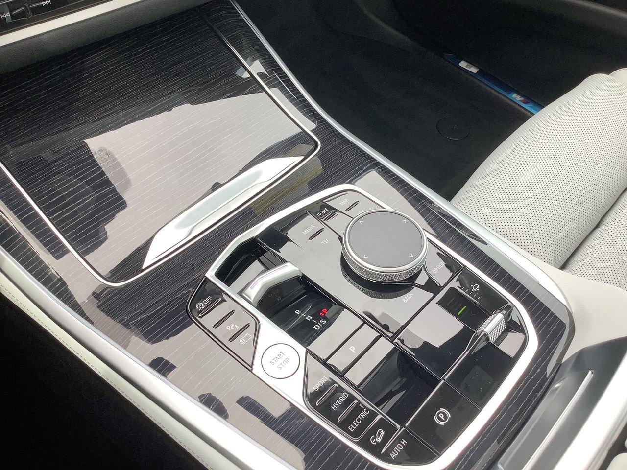 New 2026 Brooklyn Grey Metallic BMW xDrive50e image 28