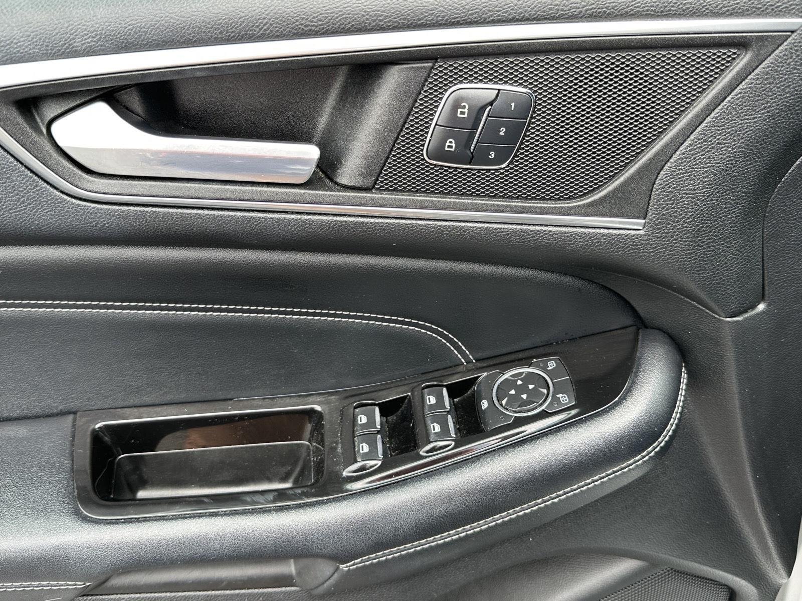 Used 2015 Silver Ford Titanium image 27