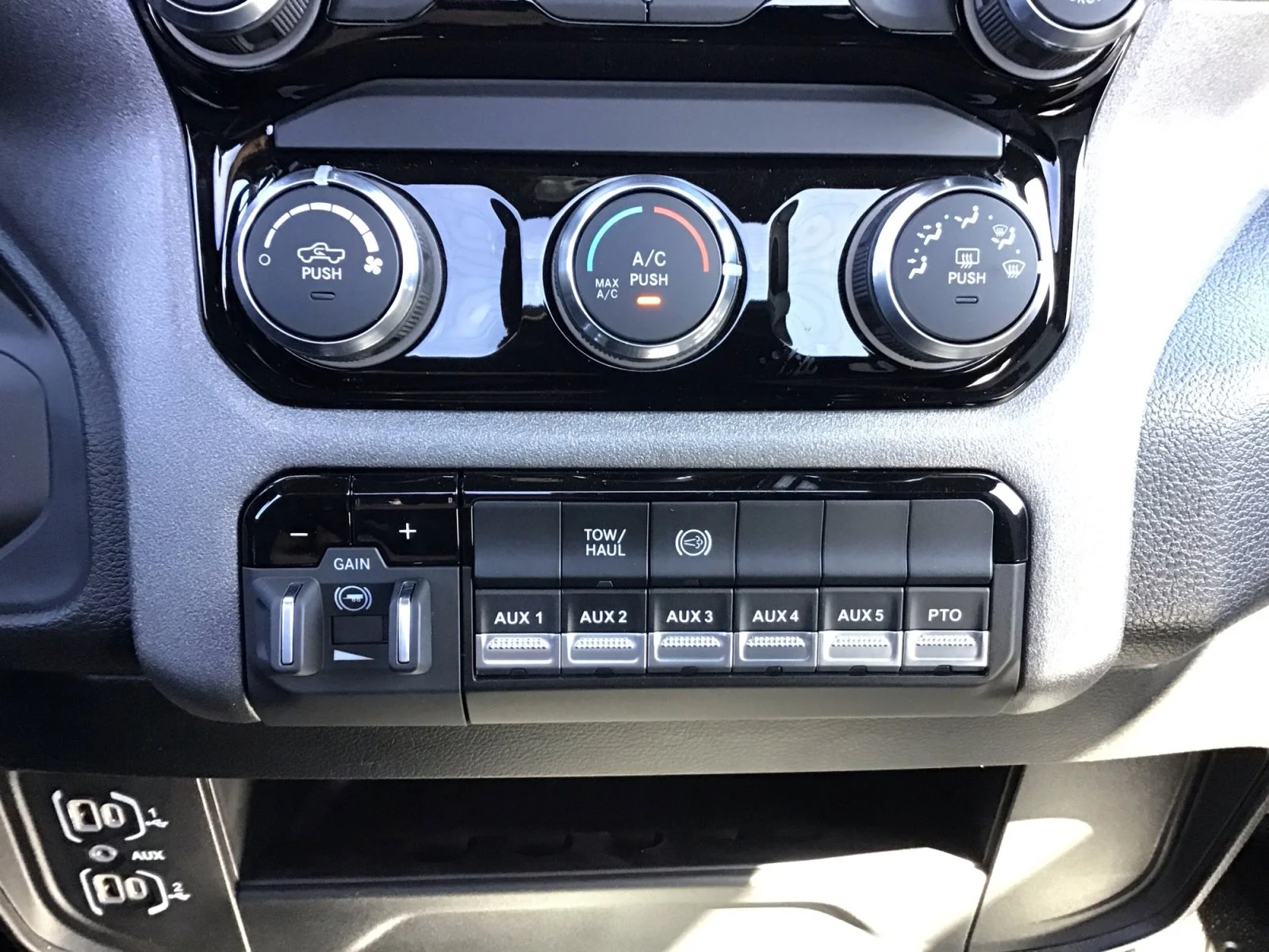 2026 RAM 3500 Chassis Tradesman - Photo 15