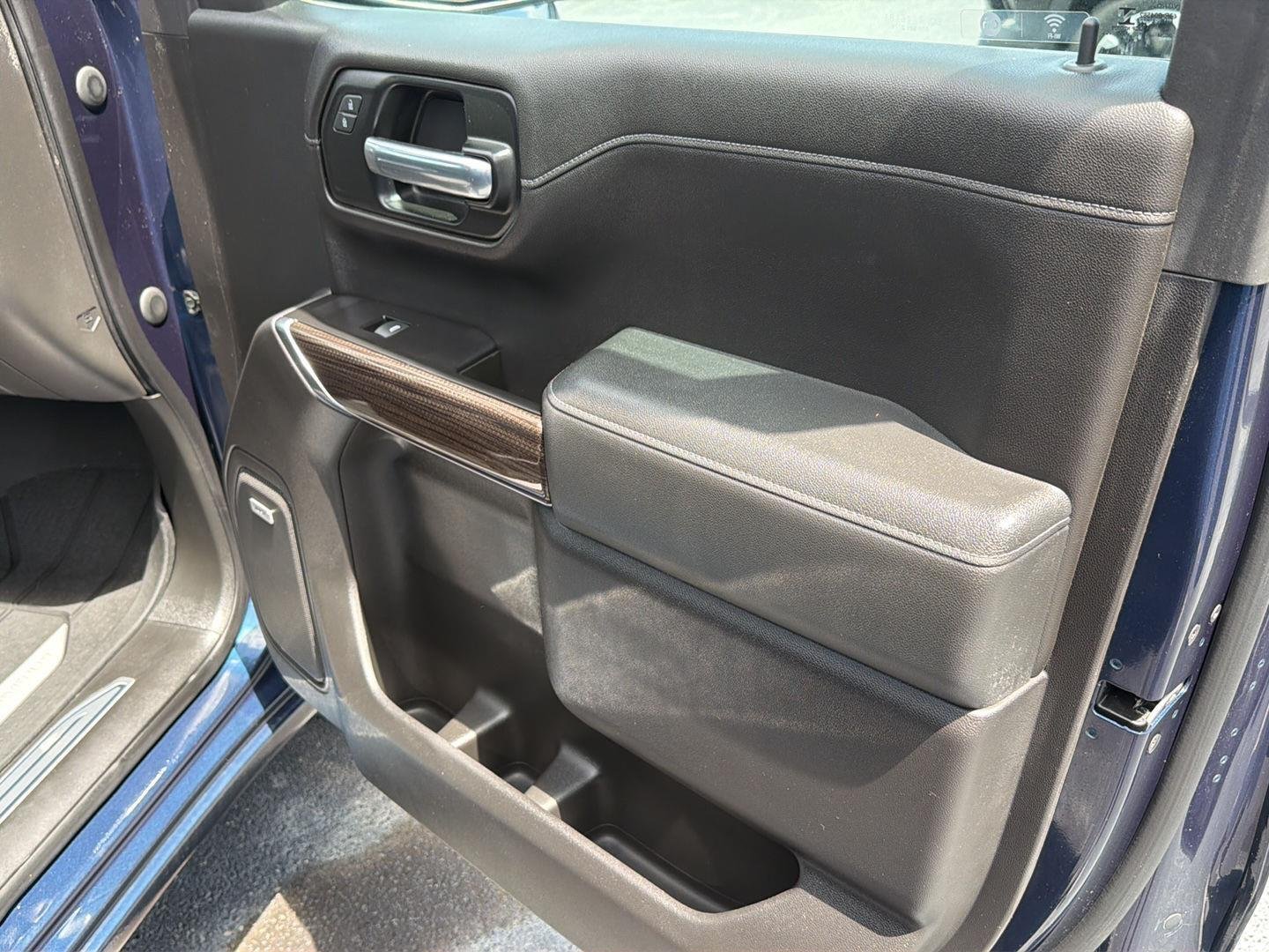 Used 2019 Northsky Blue Metallic Chevrolet RST image 14