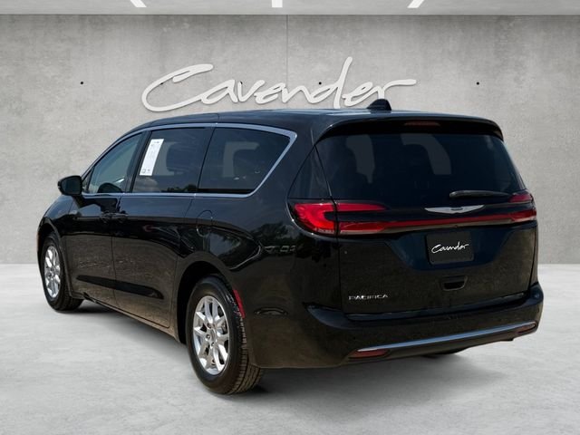 Certified Used 2023 Brilliant Black Crystal Pearlcoat Chrysler Touring L image 15