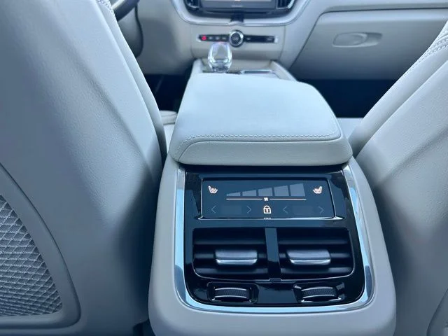 2026 Volvo XC60 Ultra - Photo 21