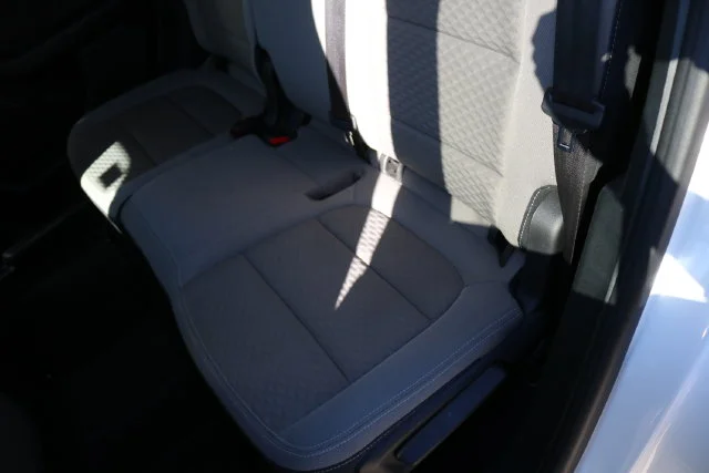 Used 2022 White Metallic Ford SE image 17