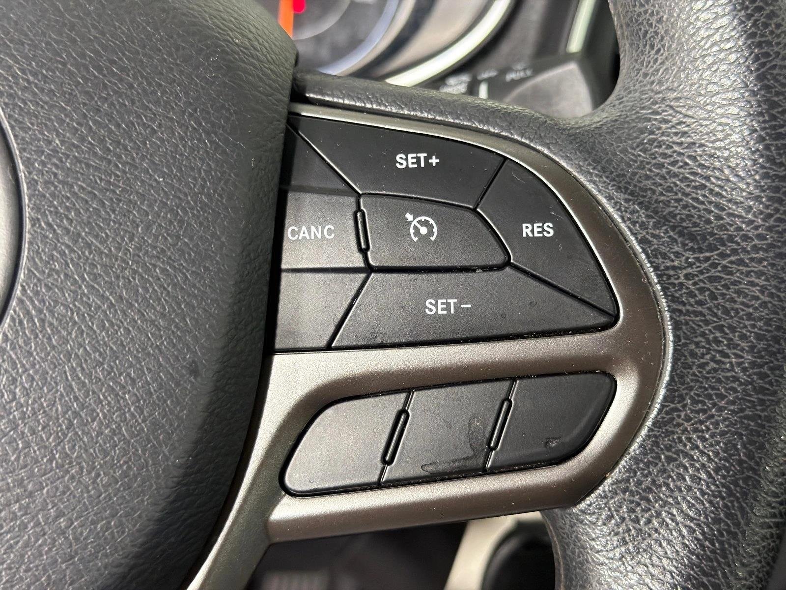 Used 2019 Bright White Clearcoat Jeep Latitude image 25