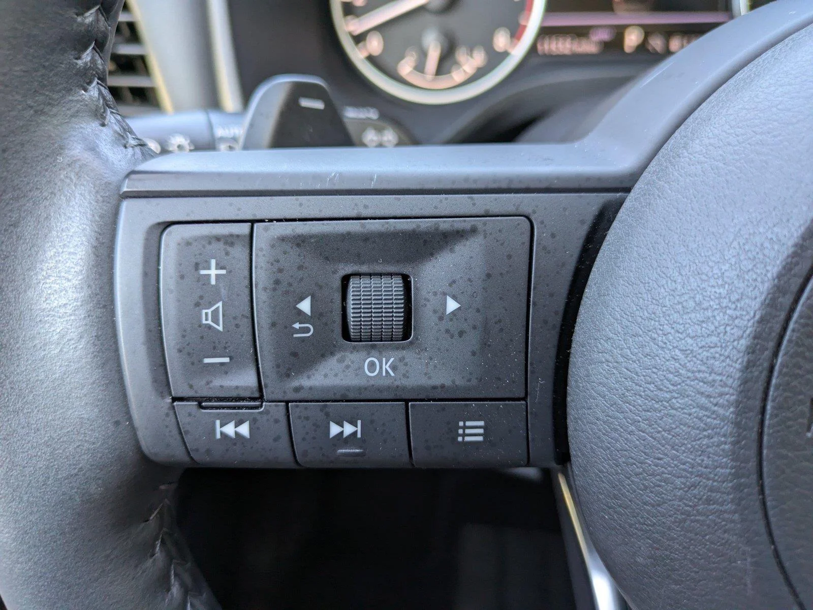 Used 2024 Deep Ocean Blue Pearl Nissan SV image 25
