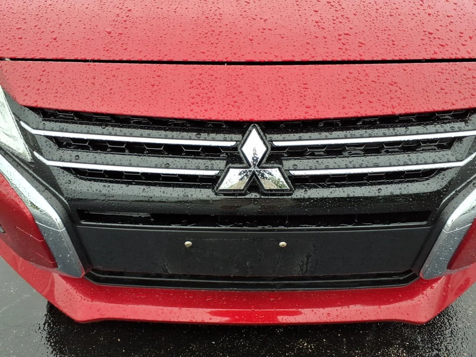 Used 2024  Mitsubishi SE image 13