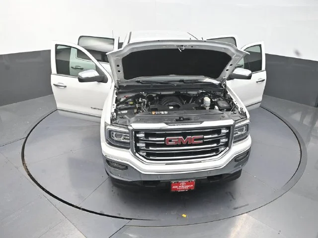 Used 2018 White GMC SLT image 40