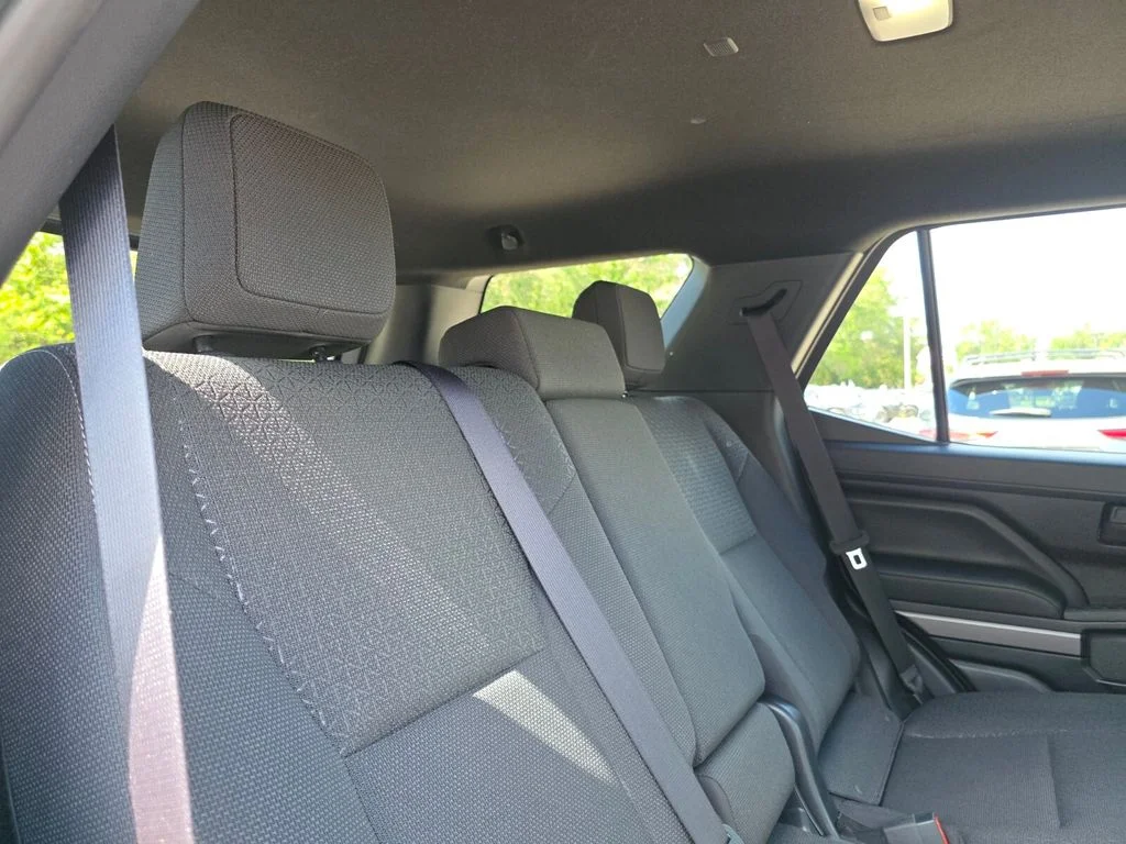 Used 2025  Toyota SR5 image 18