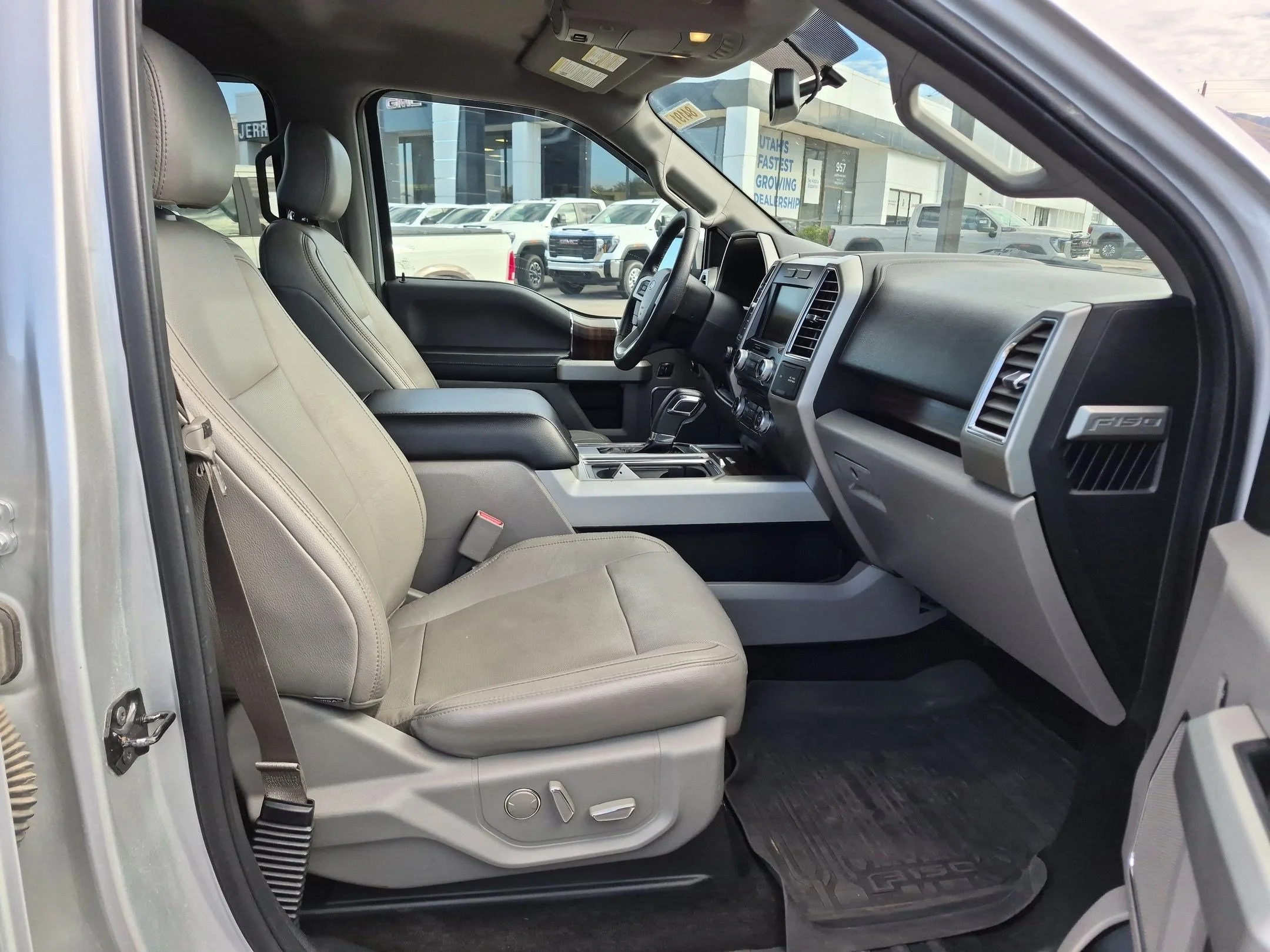 Used 2015 Ingot Silver Ford Lariat image 29
