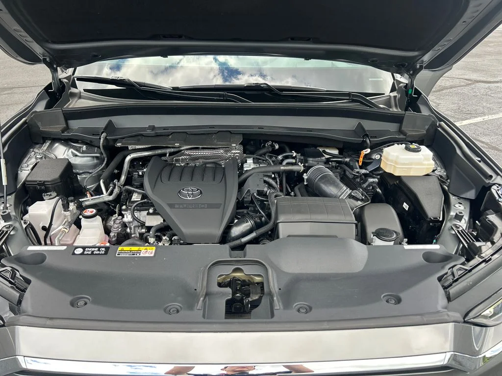 Certified Used 2025  Toyota MAX Platinum image 26