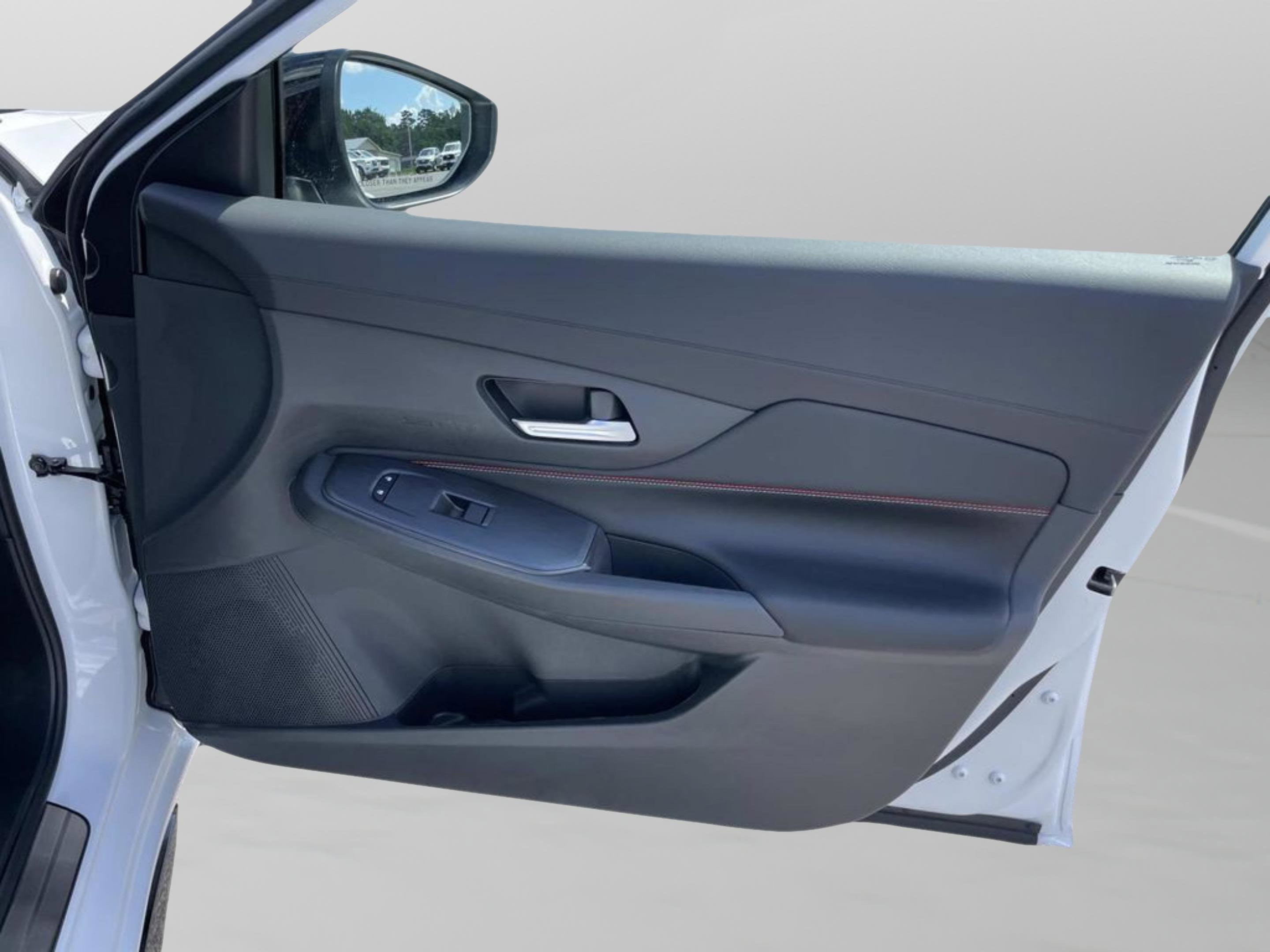 New 2026 Aspen White TriCoat / Super Black Two-tone Nissan SR image 17