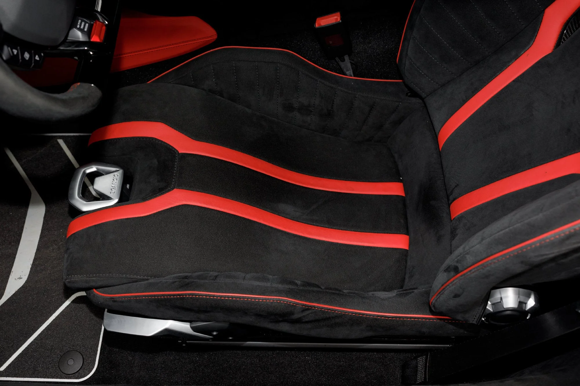 Used 2021  Lamborghini Base image 26