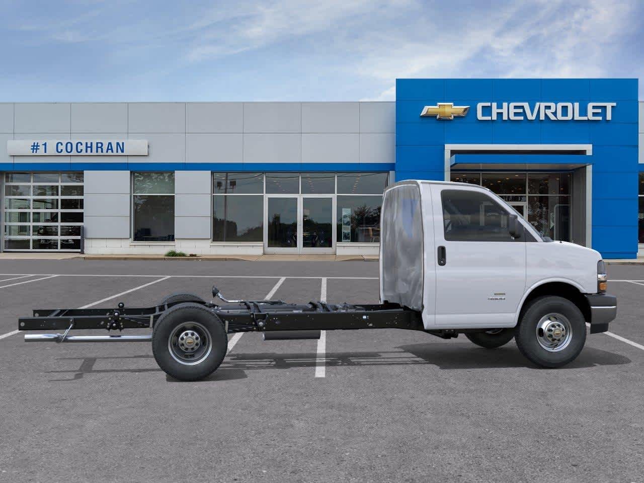 New 2026 Summit White Chevrolet 1WT image 5