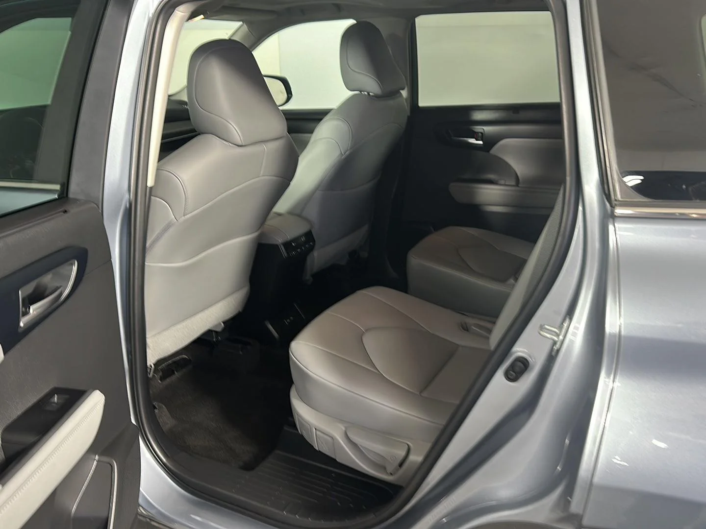 Used 2023 Moon Dust Toyota XLE image 20