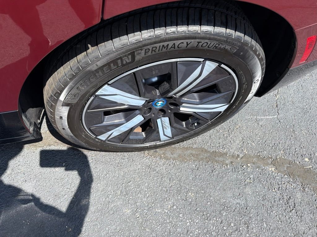 Used 2023 Red BMW xDrive50 image 11