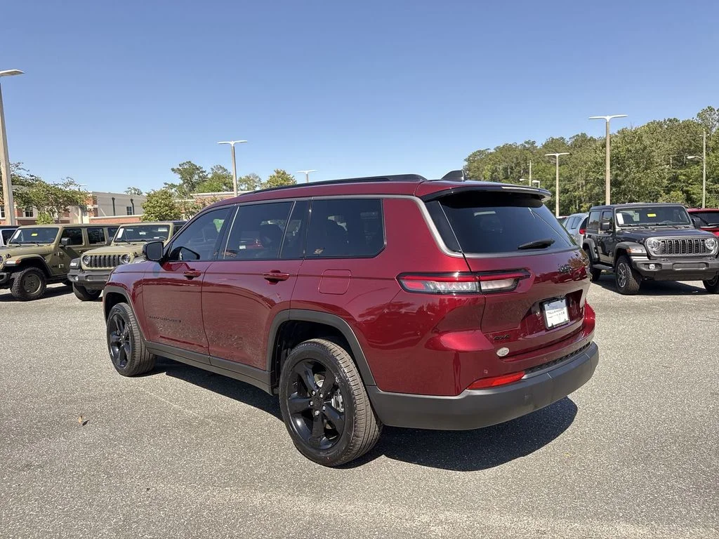 New 2026 Velvet Red Pearl-Coat Exterior Paint Jeep Limited image 5