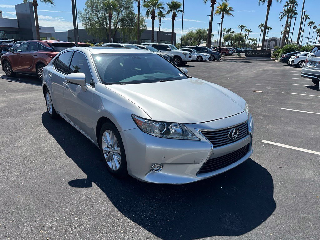 Used 2014 Silver Lexus 300h image 24