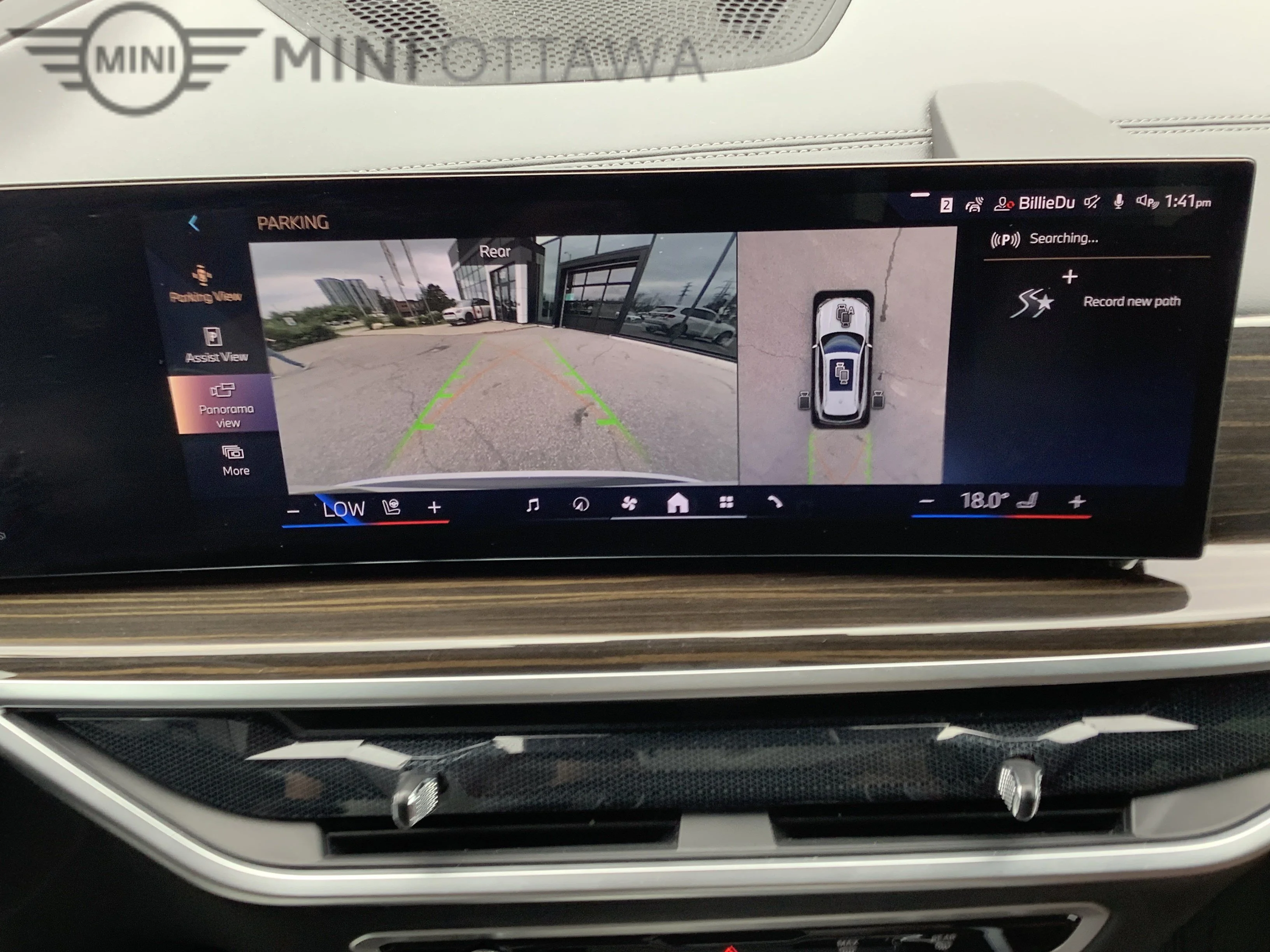 Used 2024  BMW xDrive40i image 2