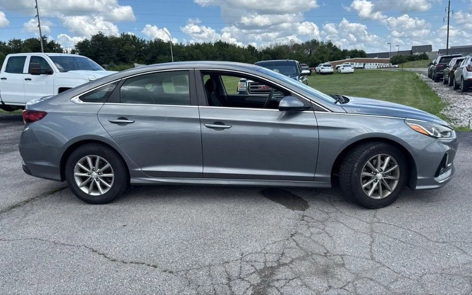 Used 2019 Gray Hyundai SE image 2