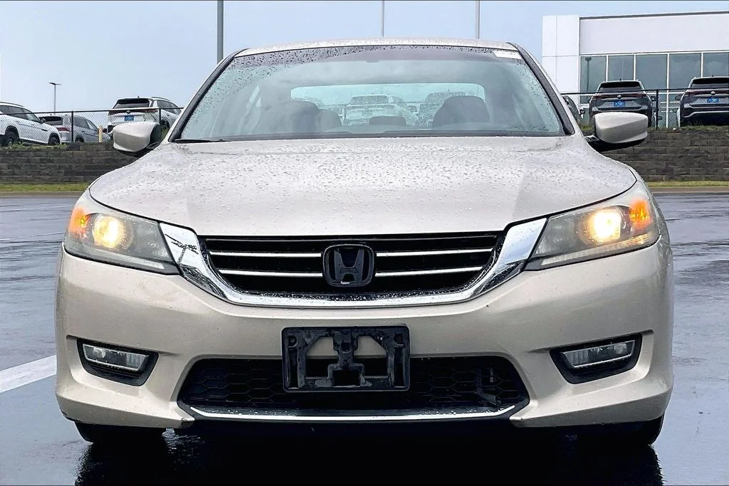 Used 2013 Beige Honda Sport image 2