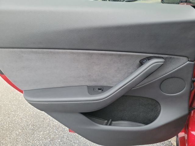 Used 2024  Tesla Long Range image 13
