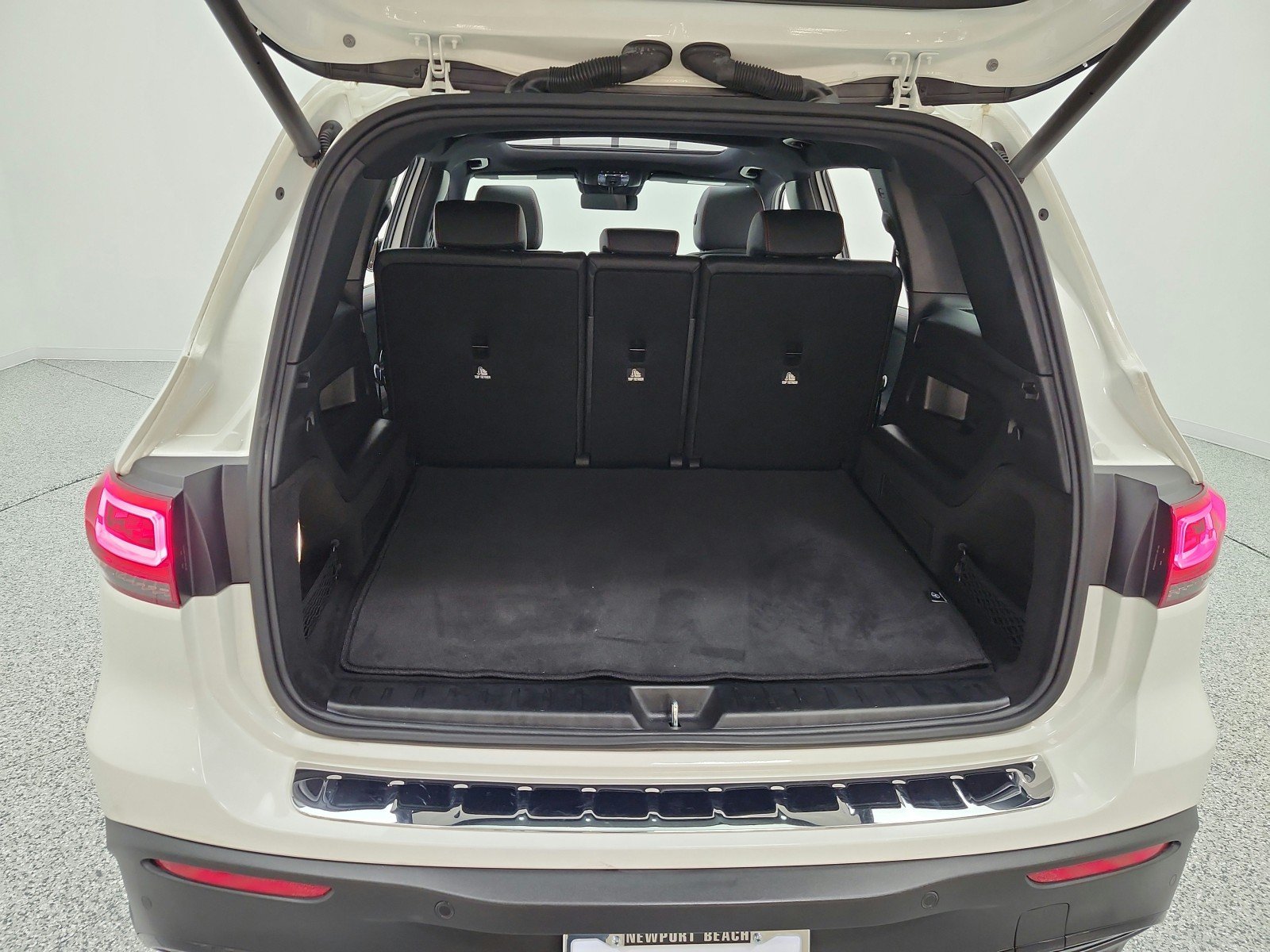 Used 2023 Polar White Mercedes-Benz EQB 350 4MATIC® SUV image 29