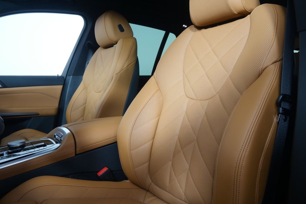 New 2026 Black Sapphire Metallic BMW xDrive40i image 10