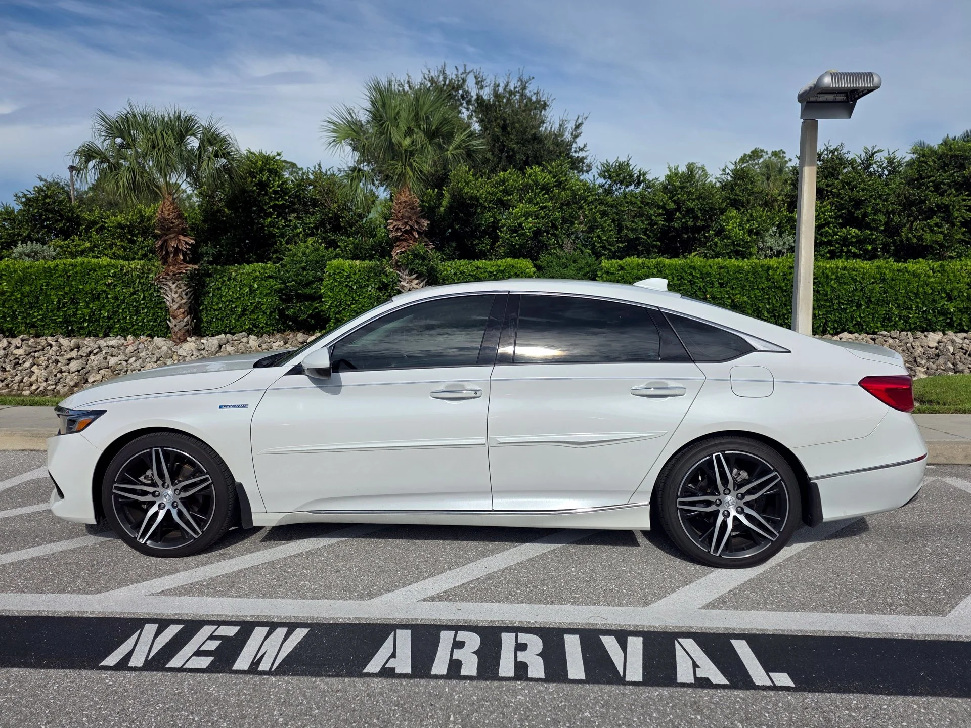 Certified Used 2021 Platinum White Pearl Honda Touring image 7