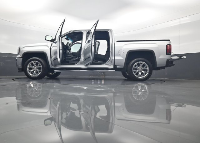 Used 2018 QUICKSILVER METALLIC GMC SLT image 34