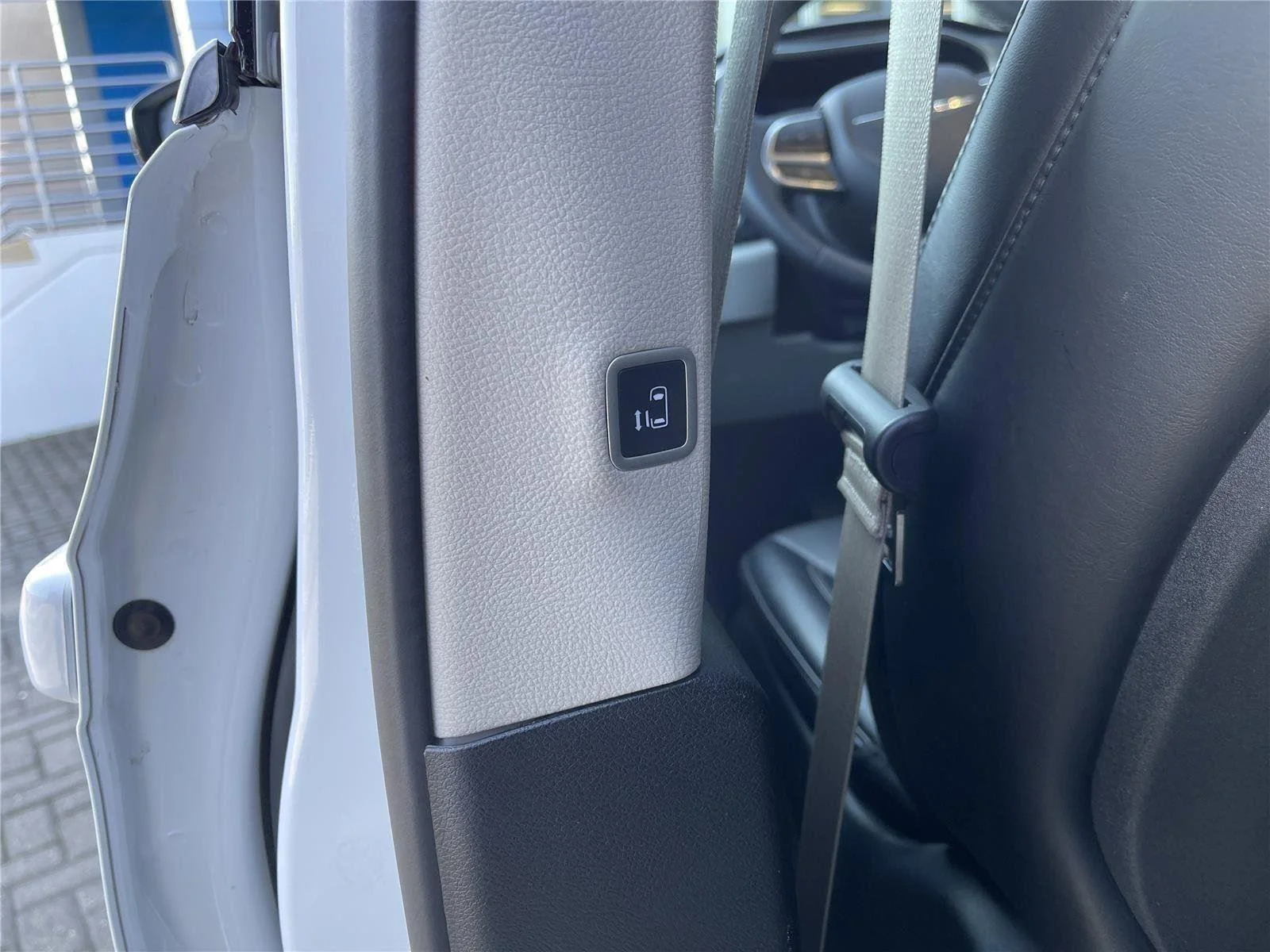 Used 2024 Bright White Cl Chrysler Touring L image 37