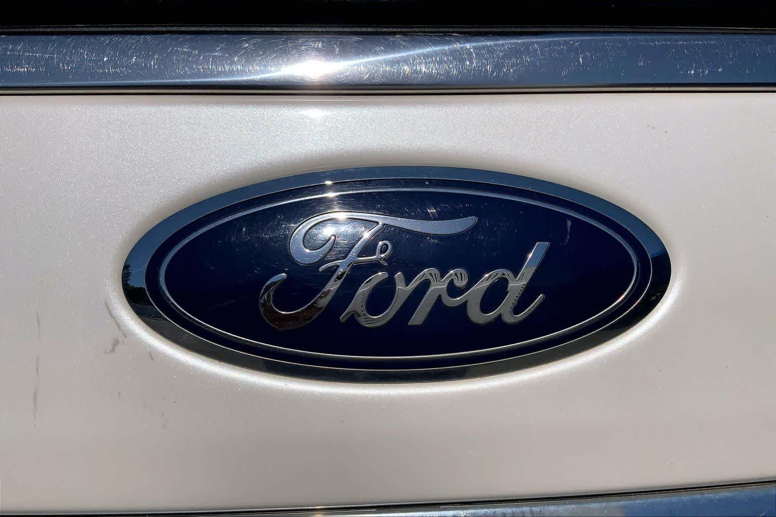 Used 2018 White Platinum Metallic Tri-Coat Ford XLT image 31