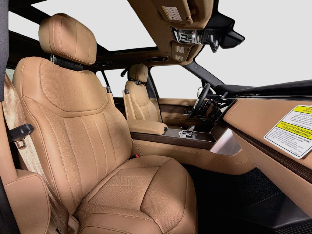 New 2027 Belgravia Green Land Rover SE image 30