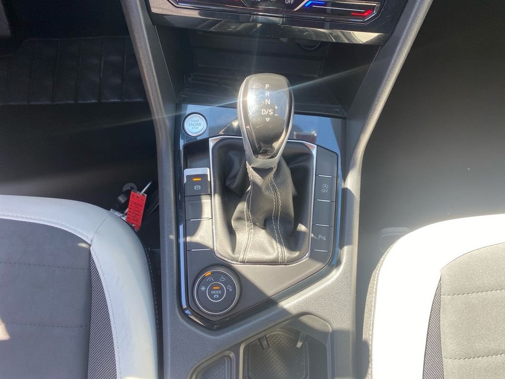 Used 2025 Gray Volkswagen 1.5T SE image 20