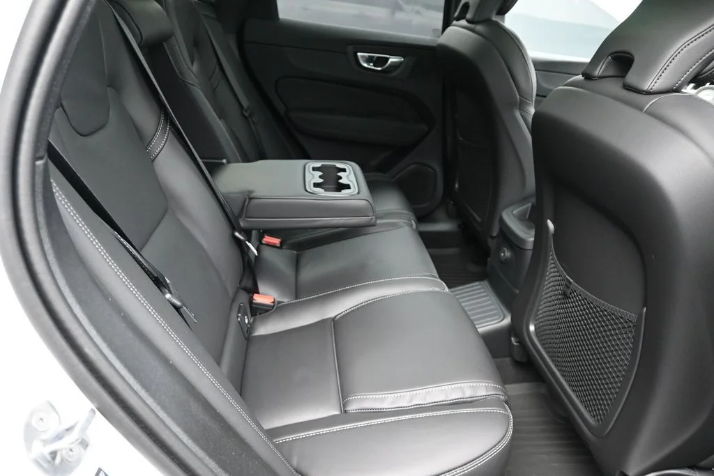 New 2026 Crystal White Volvo T8 Ultra Black Edition image 17