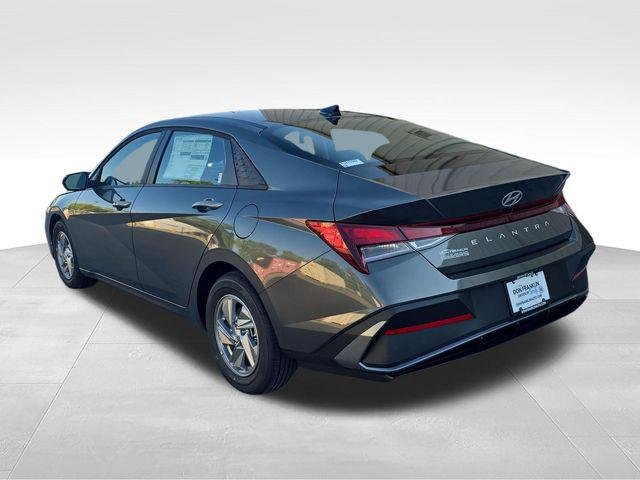 New 2026 Gray Hyundai SE image 3