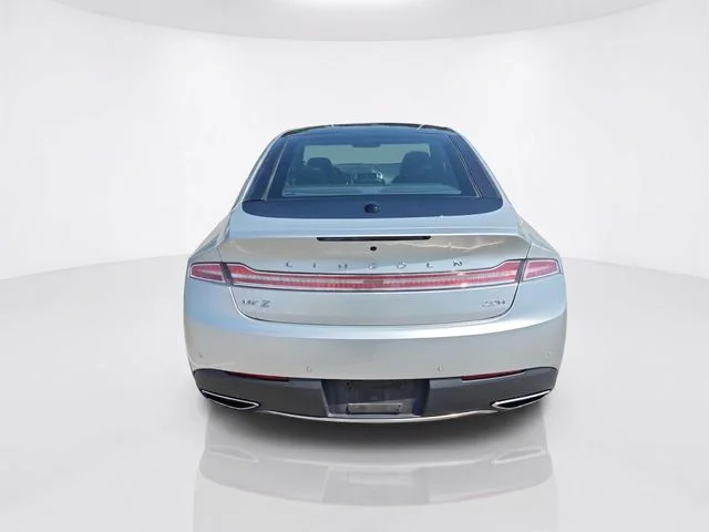 Used 2017 Silver Lincoln Reserve image 3