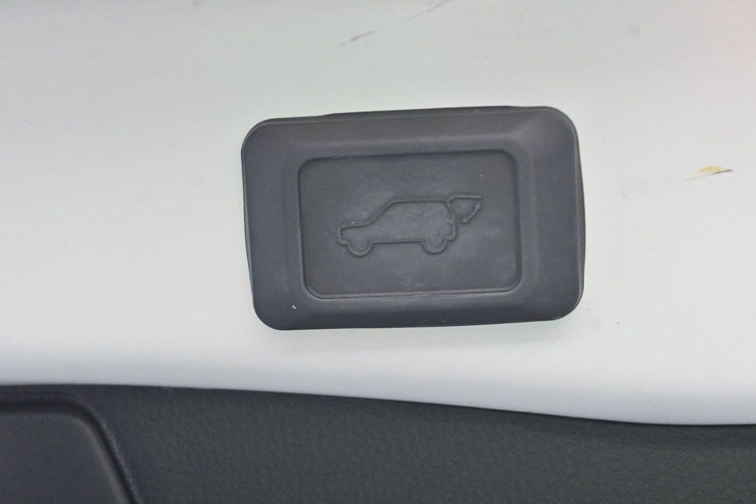 Used 2022  Toyota Hybrid XSE image 10