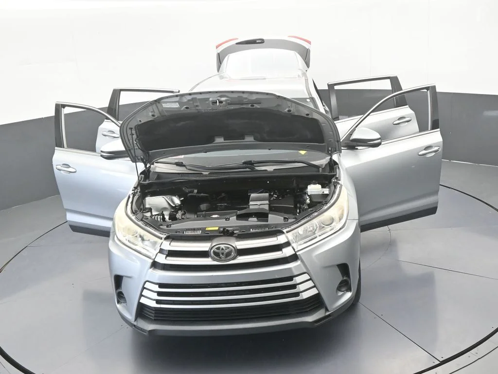 Used 2019 Celestial Silver Metallic Toyota LE image 68