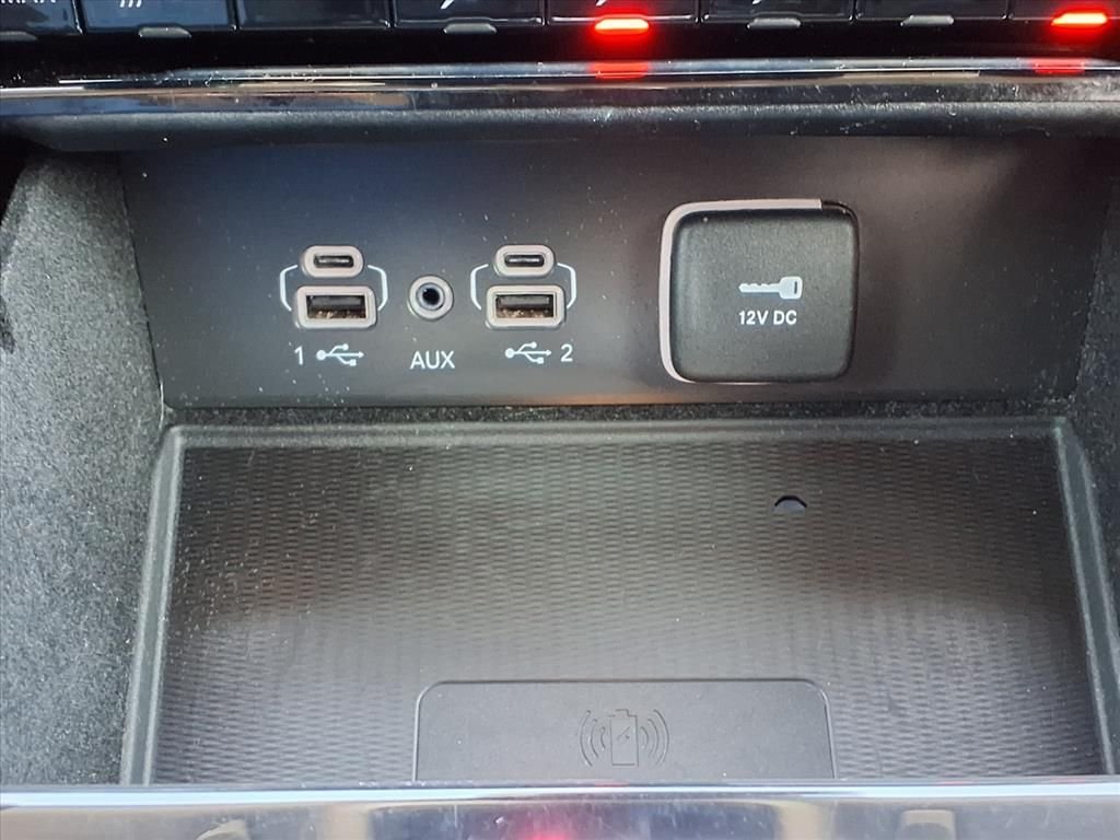Used 2021 White Jeep Laredo image 24