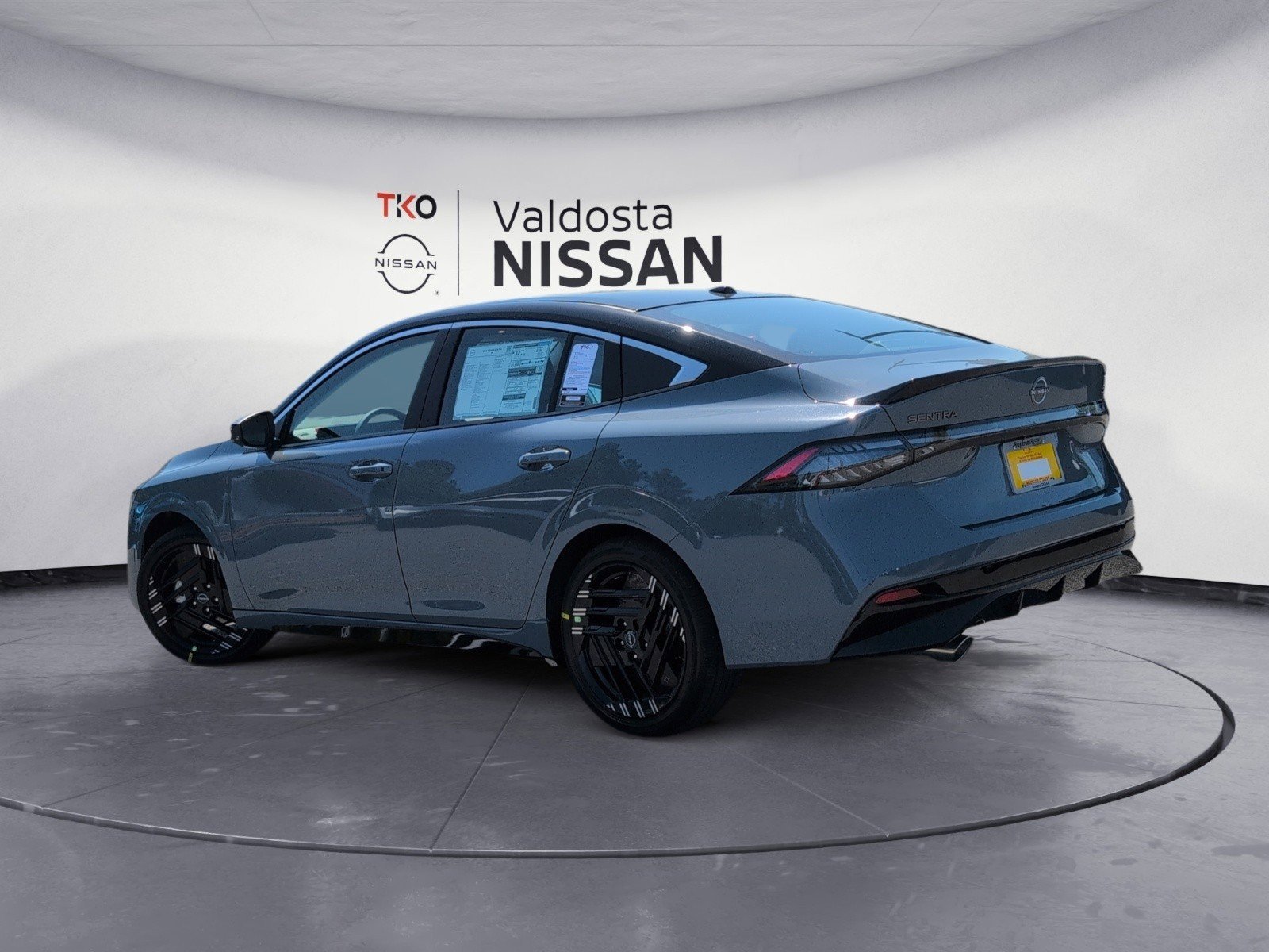 New 2026 Atlantic Gray Metallic / Super Black Two-tone Nissan SR image 9
