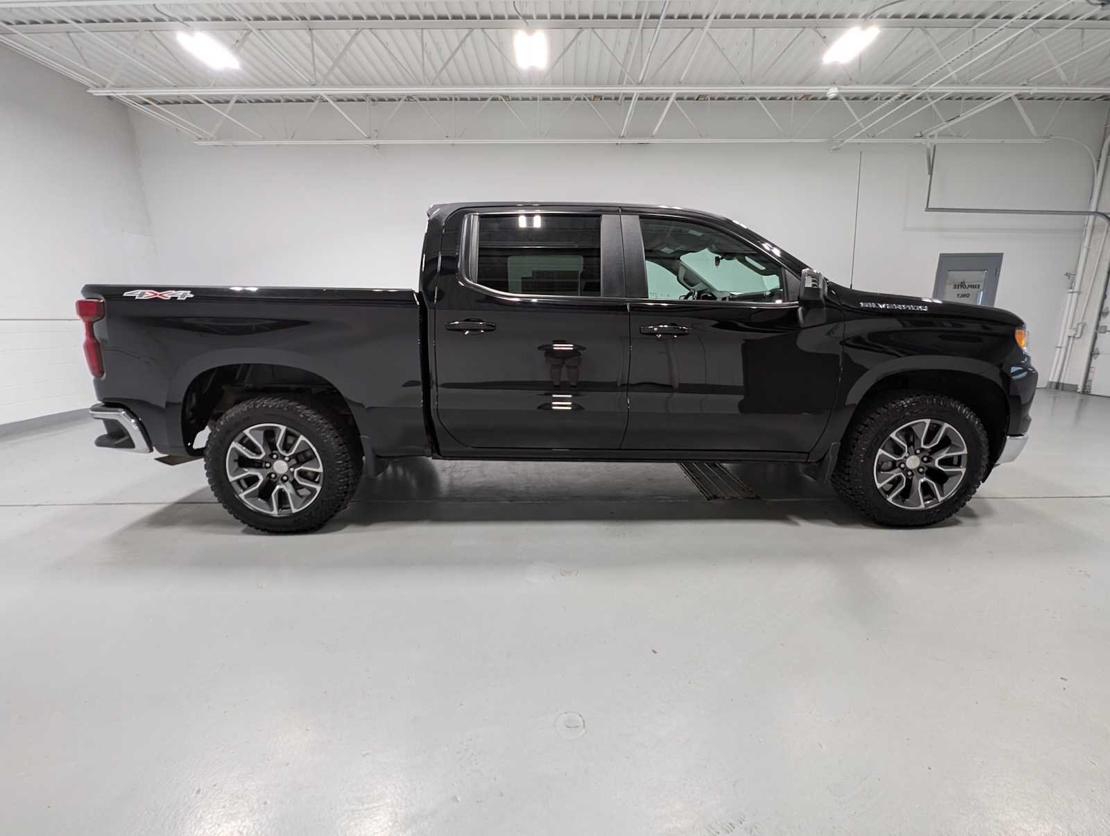 Used 2022 Black Chevrolet LT image 7