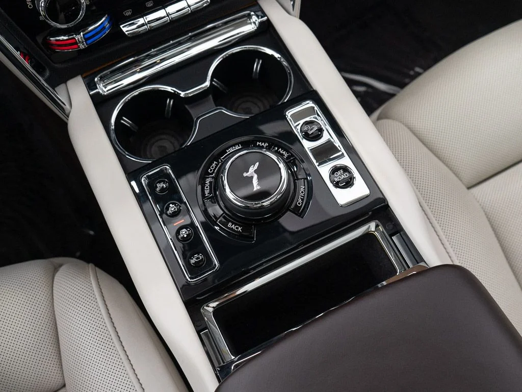 Certified Used 2019 White Sands Rolls-Royce  image 39