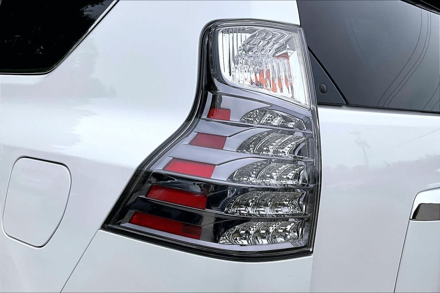 Used 2021 Starfire Pearl Lexus Luxury image 29