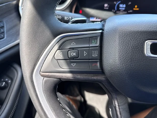 Used 2024 White Jeep Limited image 30