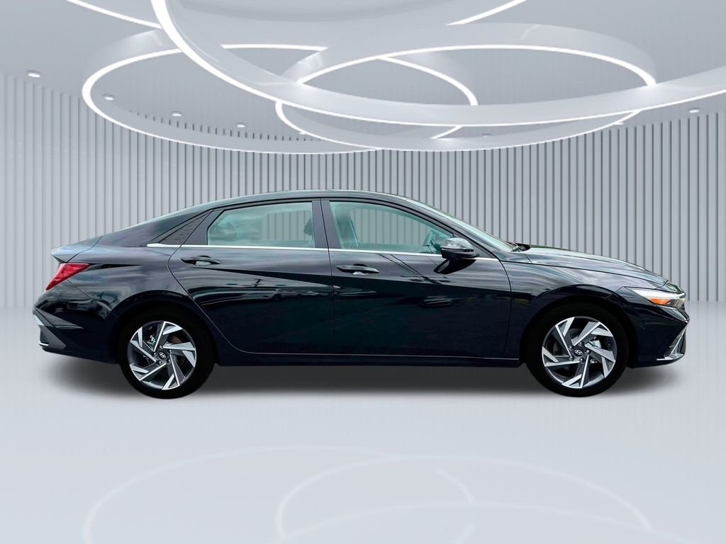 New 2025 Black Hyundai Limited image 28