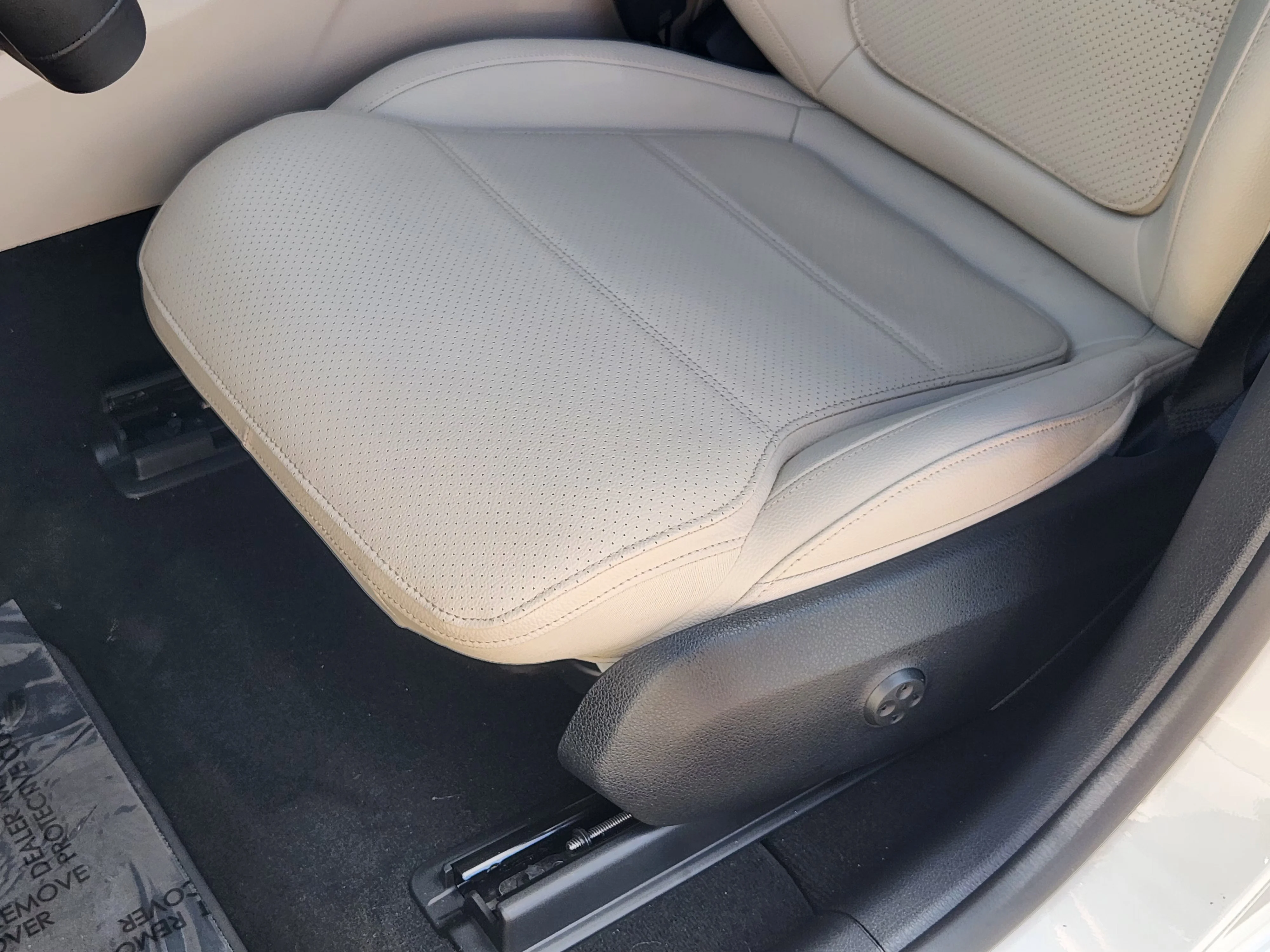 Used 2025  Mercedes-Benz GLC 300 Base image 24