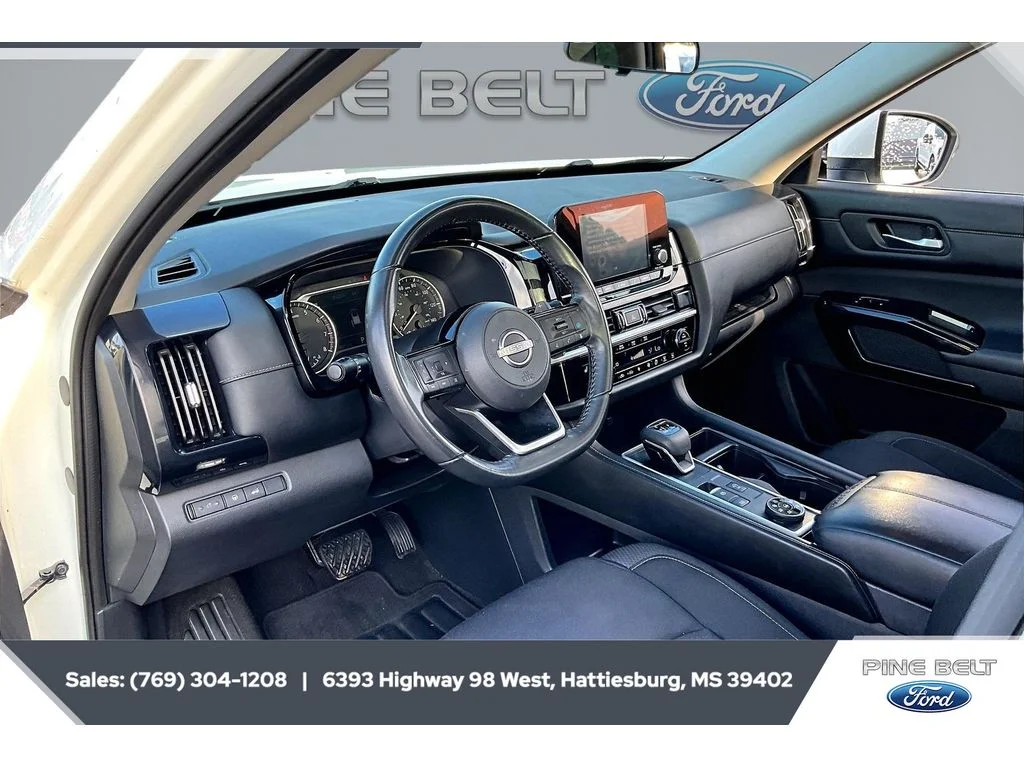 Used 2022 Glacier White Nissan SV image 11