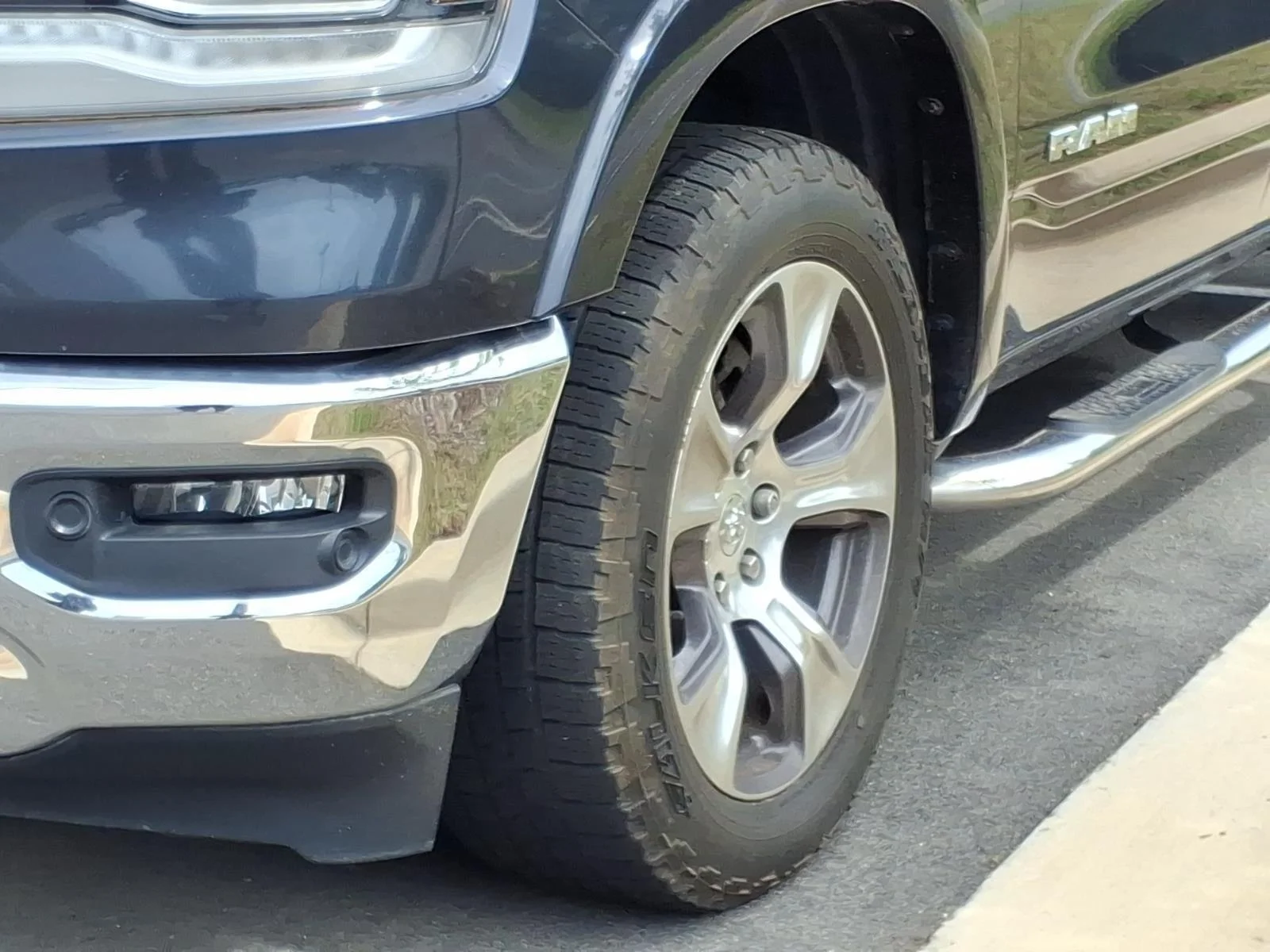 Used 2019 Patriot Blue Pearlcoat Ram Laramie image 3