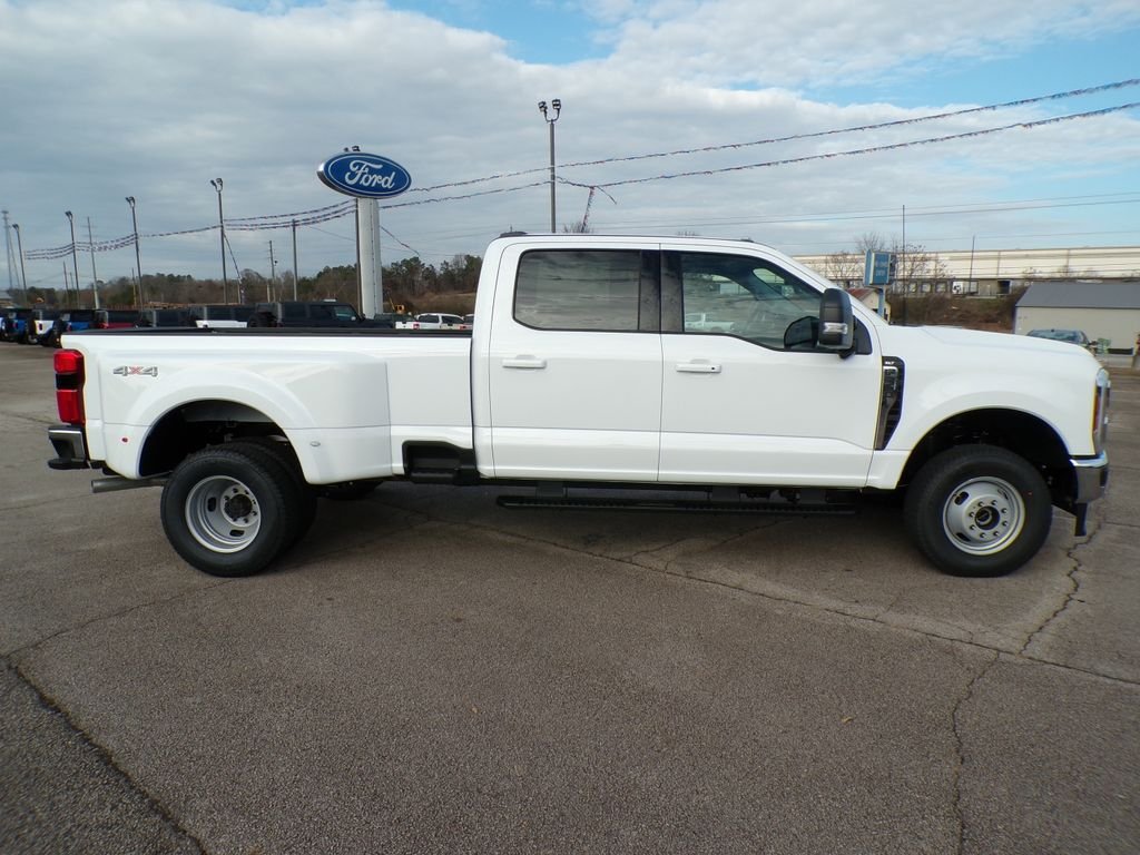 New 2026 Oxford White Ford F-350® XLT image 8