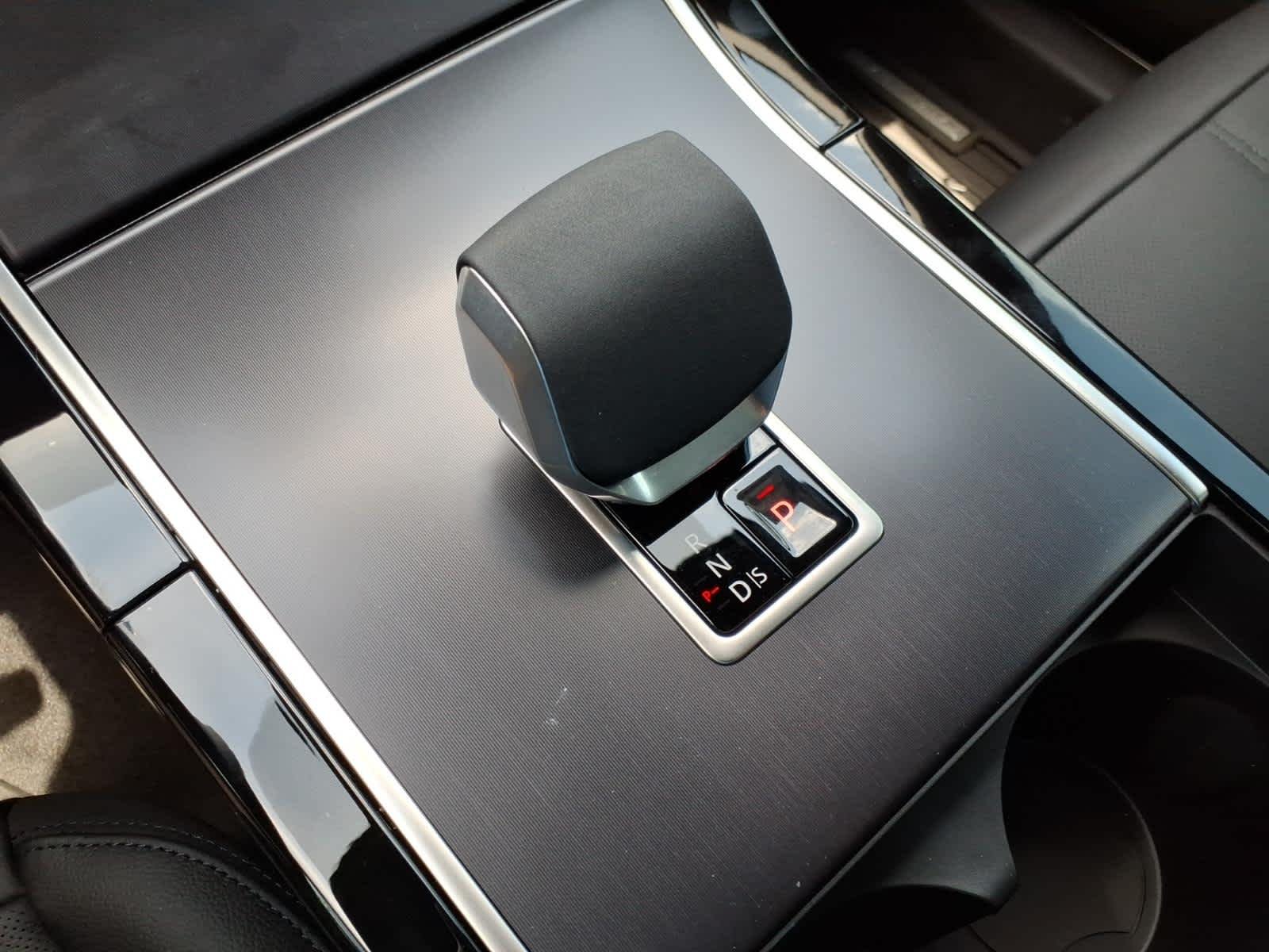 New 2026 Batumi Gold Land Rover Dynamic SE image 15